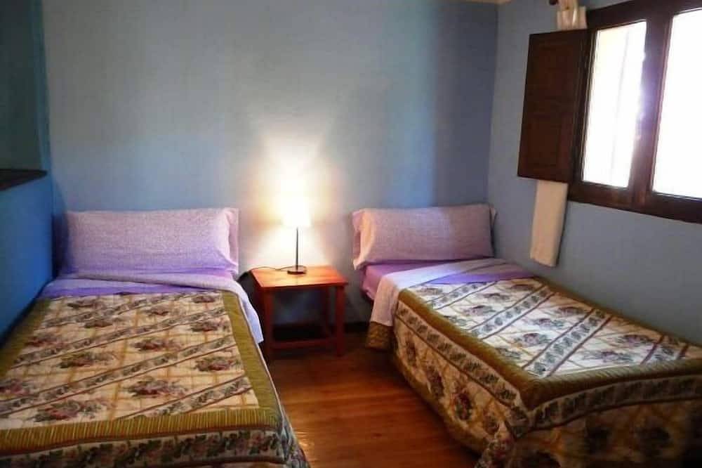 Self catering cottage La Colmena for 6 people in Navalsaz, Enciso