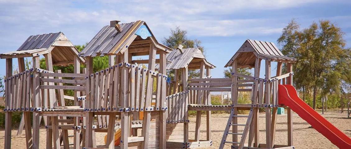 Camping pour 6 personnes, avec bassin pour enfant ainsi que piscine et jardin à Torreilles - 4