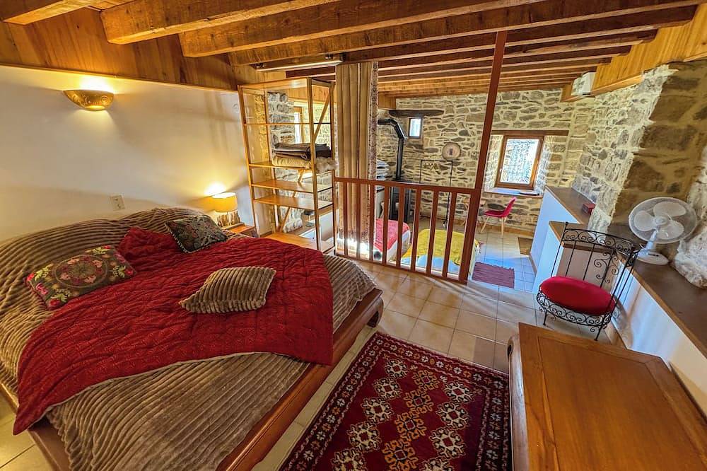 Chez Annaïk, 17th century farmhouse, an exceptional view of the Causse Méjean in Ispagnac, Cevenas