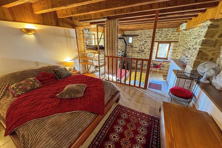Chez Annaïk, 17th century farmhouse, an exceptional view of the Causse Méjean in Ispagnac, Cevenas