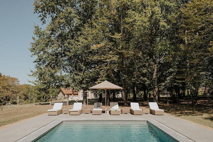 Location de vacances pour 11 personnes, avec jardin à Vieux-Mareuil