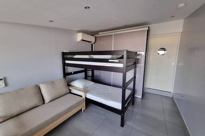 Gîte pour 4 personnes, avec terrasse dans Gare De Bandol - 2