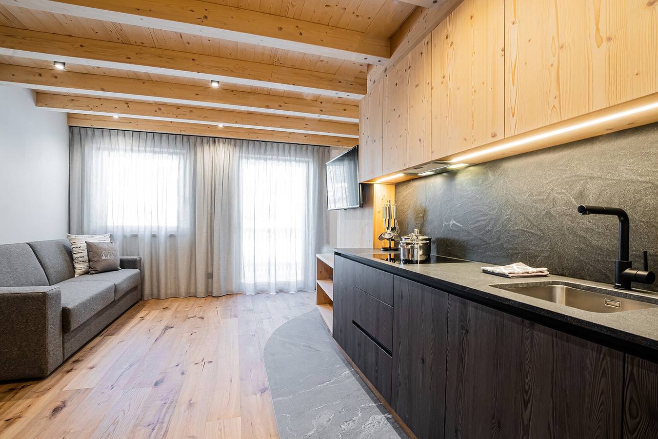 Appartamento intero, Appartamento di vacanza "Biohof Ruances Munt" con vista sulle montagne, balcone e Wi-Fi in Costadedoi, Badia