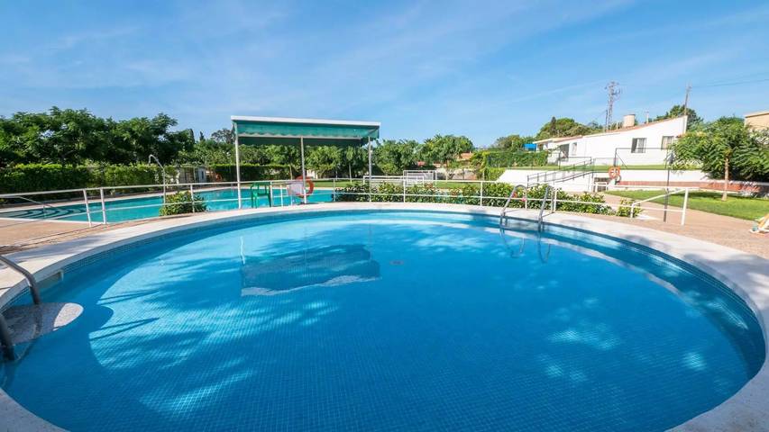 Wohnwagen für 3 Personen, mit Terrasse und Pool in Montroig Bahia - 2