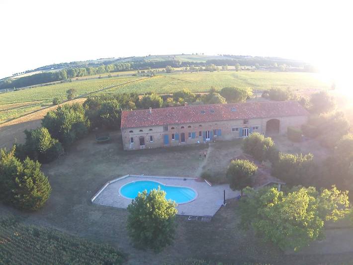 Gîte pour 4 personnes, avec Terrasse ainsi que Jardin et Piscine