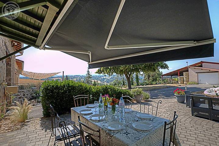 Location de vacances pour 8 personnes, avec Terrasse ainsi que Jardin et Vue à Saint-Galmier - 3