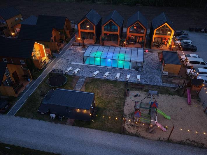 Casa de vacaciones para 13 personas, con jardín y jacuzzi además de piscina y sauna - 1