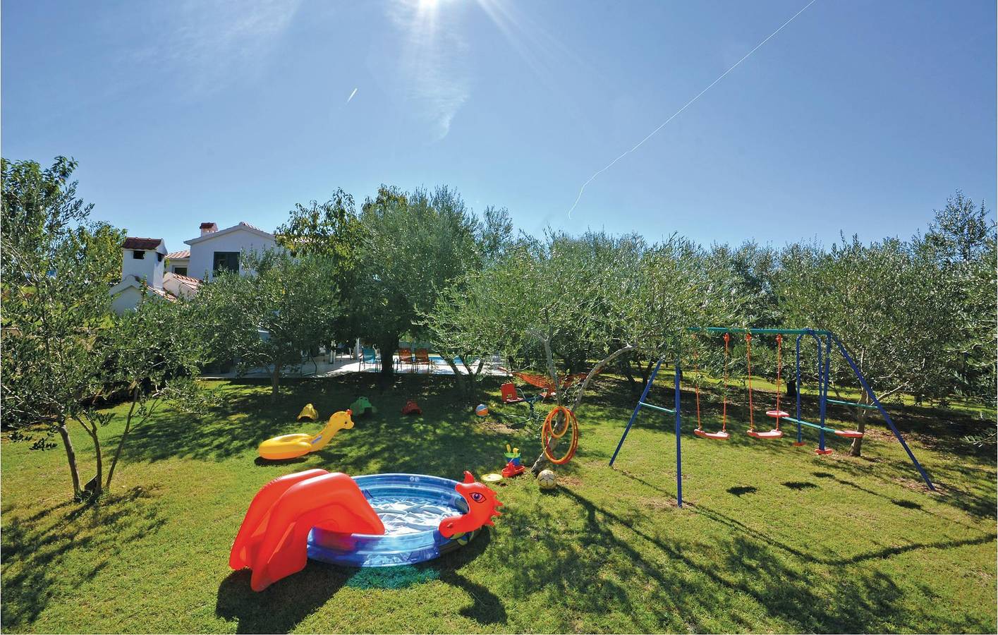 Gemütliche 2-Zimmer-Wohnung mit beheiztem Pool, in der Nähe des Strandes von Divulje in Trogir, Split-Dalmatien