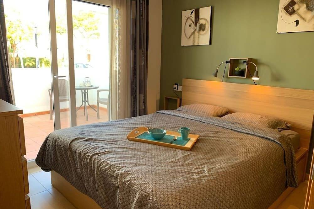 Entire apartment, A fresh modern apartment on a lovely garden with a shared pool in Condado de Alhama, Alhama de Murcia