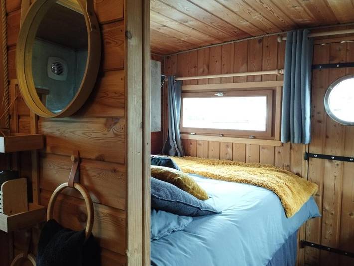 Bateau pour 2 personnes, avec vue sur le lac ainsi que terrasse et vue dans les Pays de la Loire - 4