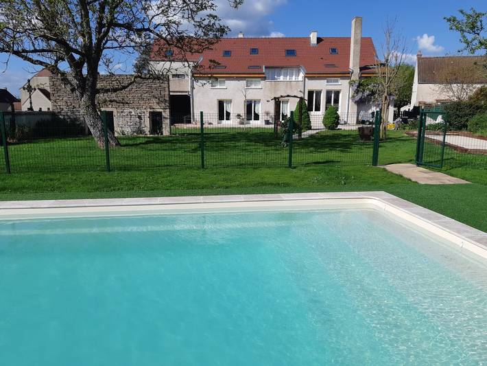 Chambre d’hôte pour 2 personnes, avec piscine et jardin dans Épernay-sous-Gevrey