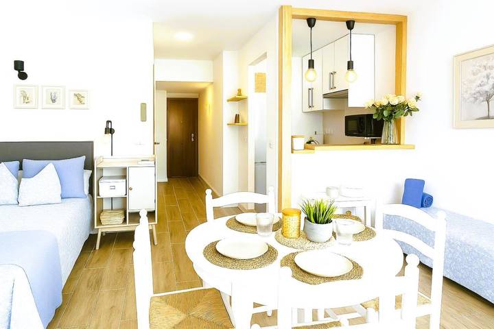 Ferienwohnung für 4 Personen, mit Ausblick und Pool sowie Balkon - 1