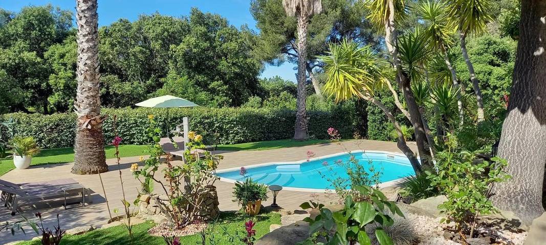 Maison d’hôte pour 2 personnes, avec Terrasse et Jardin ainsi que Piscine et Vue