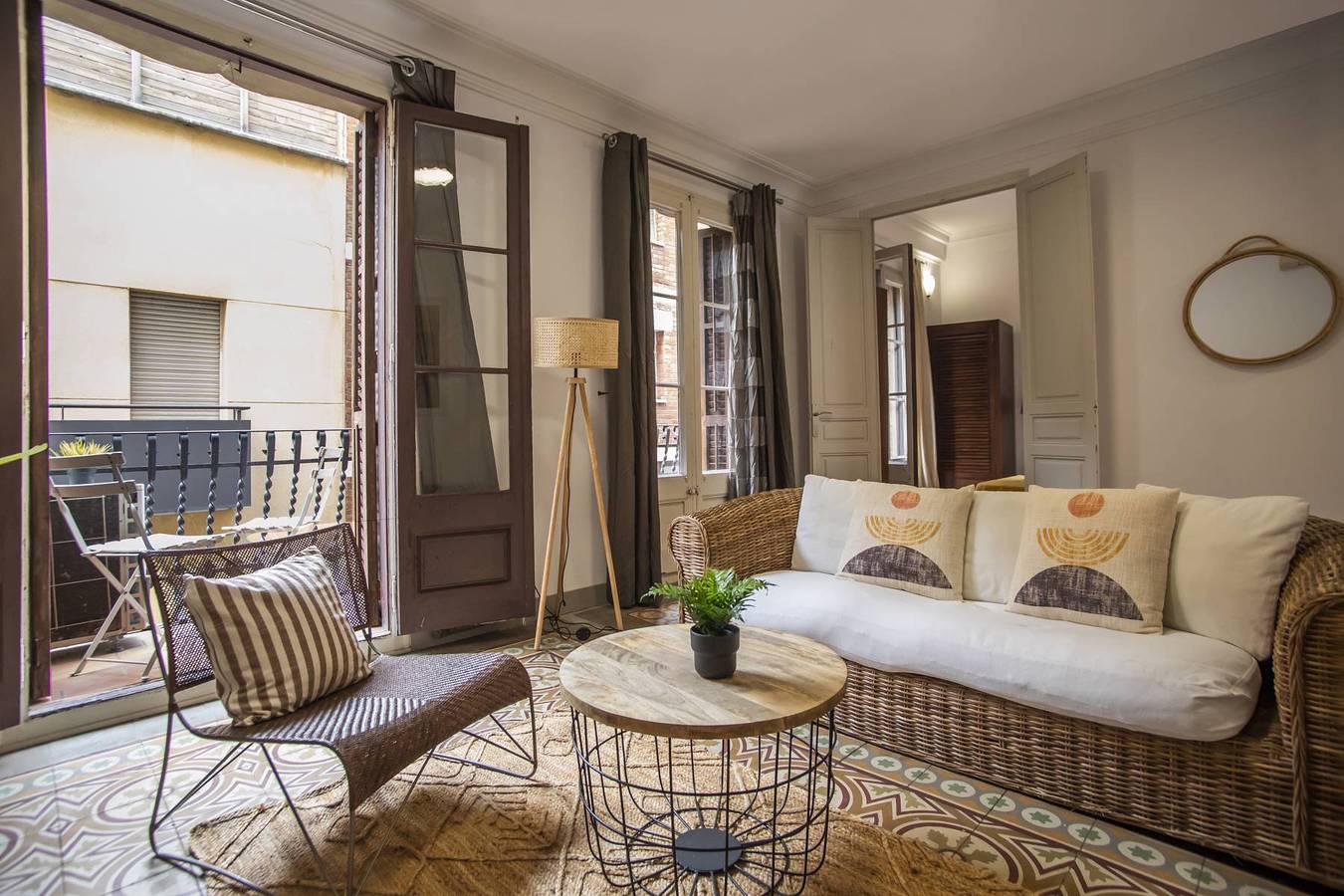 Ganze Wohnung, Ferienwohnung für 6 Personen mit Balkon in Barcelona Zentrum, Barcelona