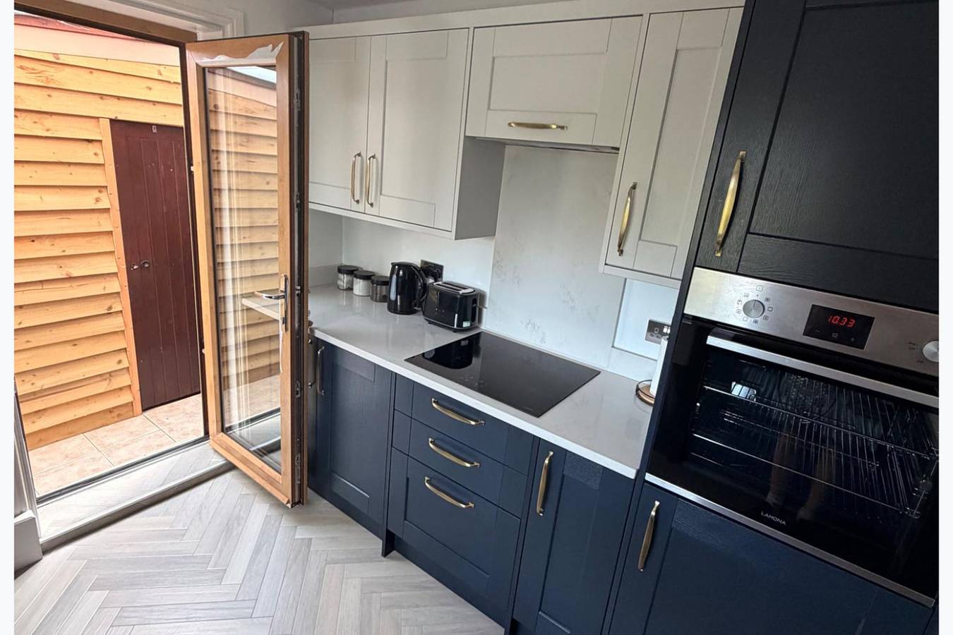 House Sleeps 7 with Enclosed Garden in Northamptonshire