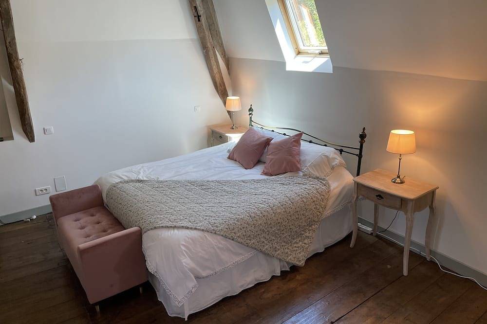 Beautiful 6 bedroom villa with private pool, parking and large garden in Le Pêchereau, Región de Châteauroux