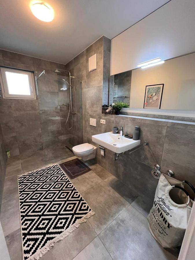 Ferienwohnung für 6 Personen, mit Balkon und Garten sowie Ausblick in Bruchsal