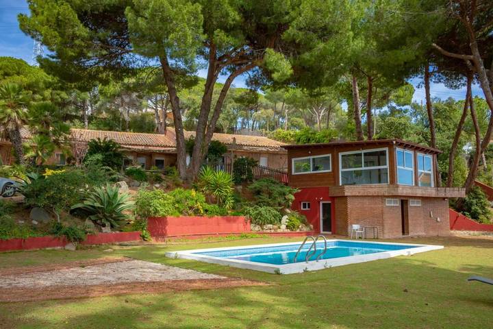 Ferienhaus für 14 Personen, mit Balkon und Terrasse sowie Garten und Pool in Mataró