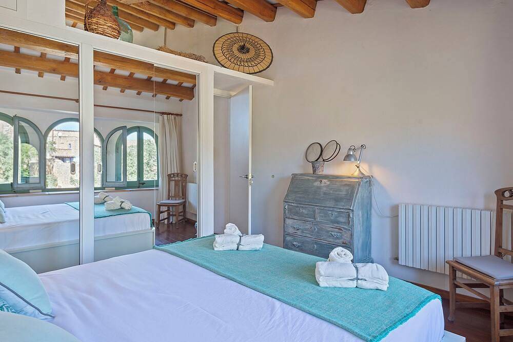 Charming house in Peratallada in Forallac, Costa Brava