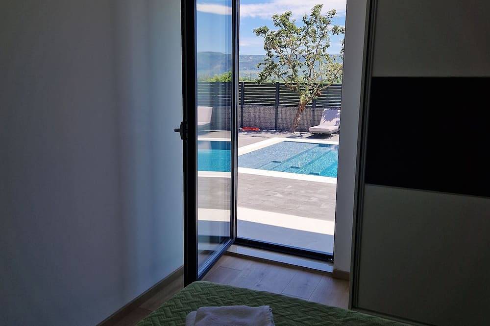 Luxury villa with private swimming pool in Runović (Splitska-Dalmacija), Imotski