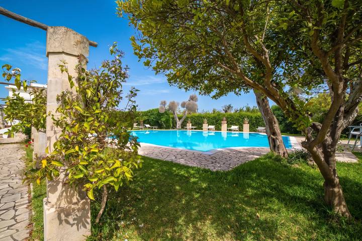 Villa Lisa with huge Pool and Garden in Melendugno, Provincia de Lecce