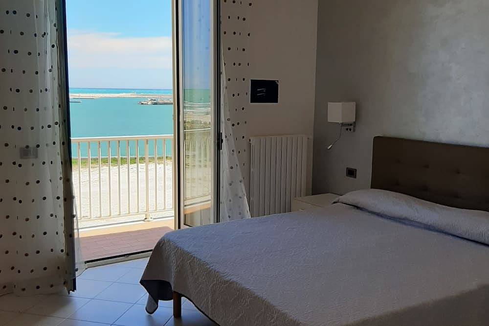 Appartamento intero, Casa Azzurro di Mare sul mare a pochi passi dal centro in Vieste, Gargano