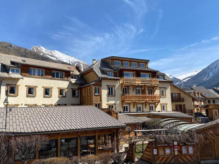 Hôtel pour 2 personnes, avec Jacuzzi et Terrasse ainsi que Jardin et Piscine