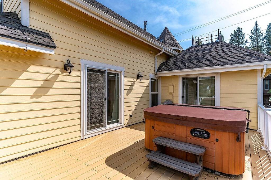 Riverfront Retreat | Hot Tub, King Suite, Desk, Walk to Downtown, Near Ski Slope in Truckee, Nevada County