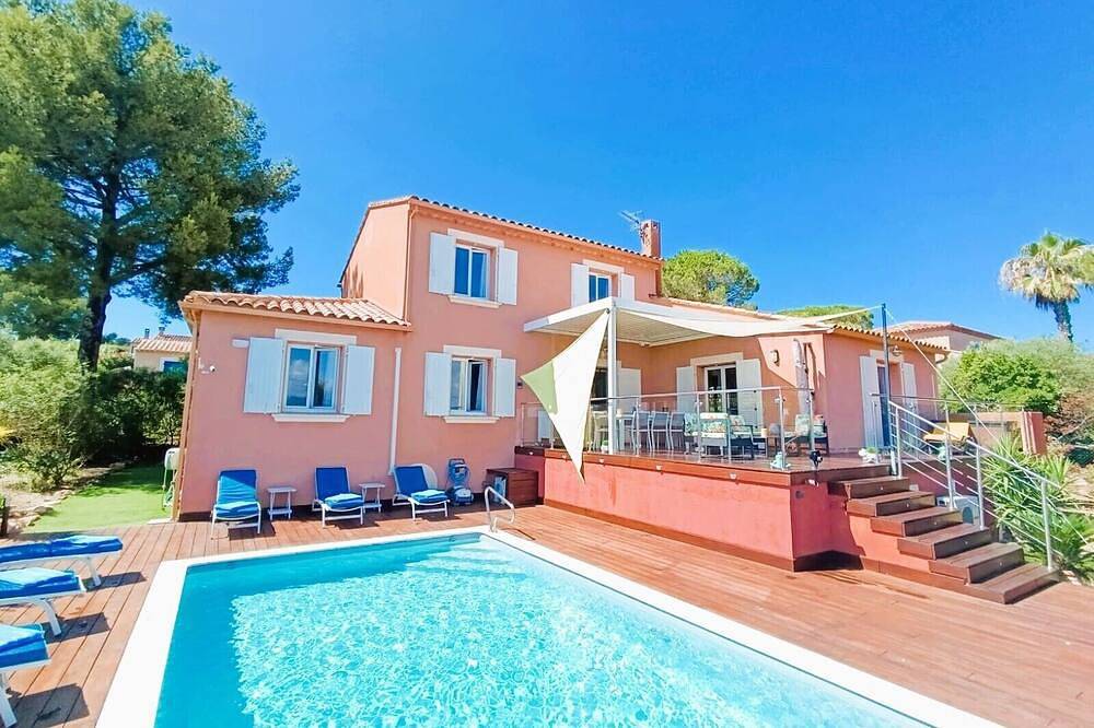 Villa pour 8 Personnes dans La Madrague, Hyeres