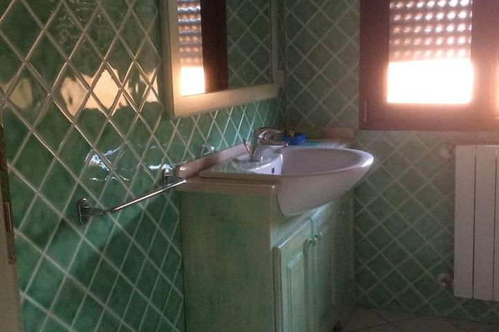 Appartamento intero, Large two-room apartment on the first floor, with balcony and bathroom. in Cabras, Stagno di Càbras