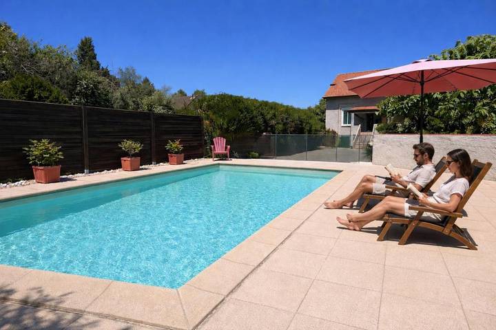 Maison de vacances pour 4 personnes, avec Terrasse et Jardin ainsi que Piscine et Vue à Bellerive-sur-Allier