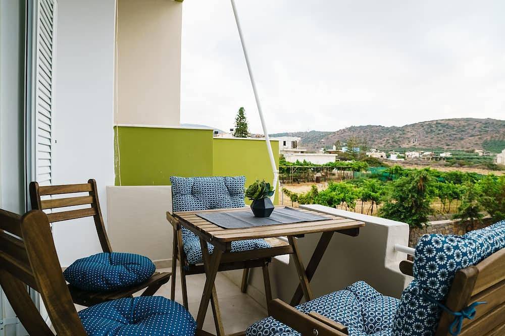 Cozy 1st floor apartment with balconies in Milatos, North Crete