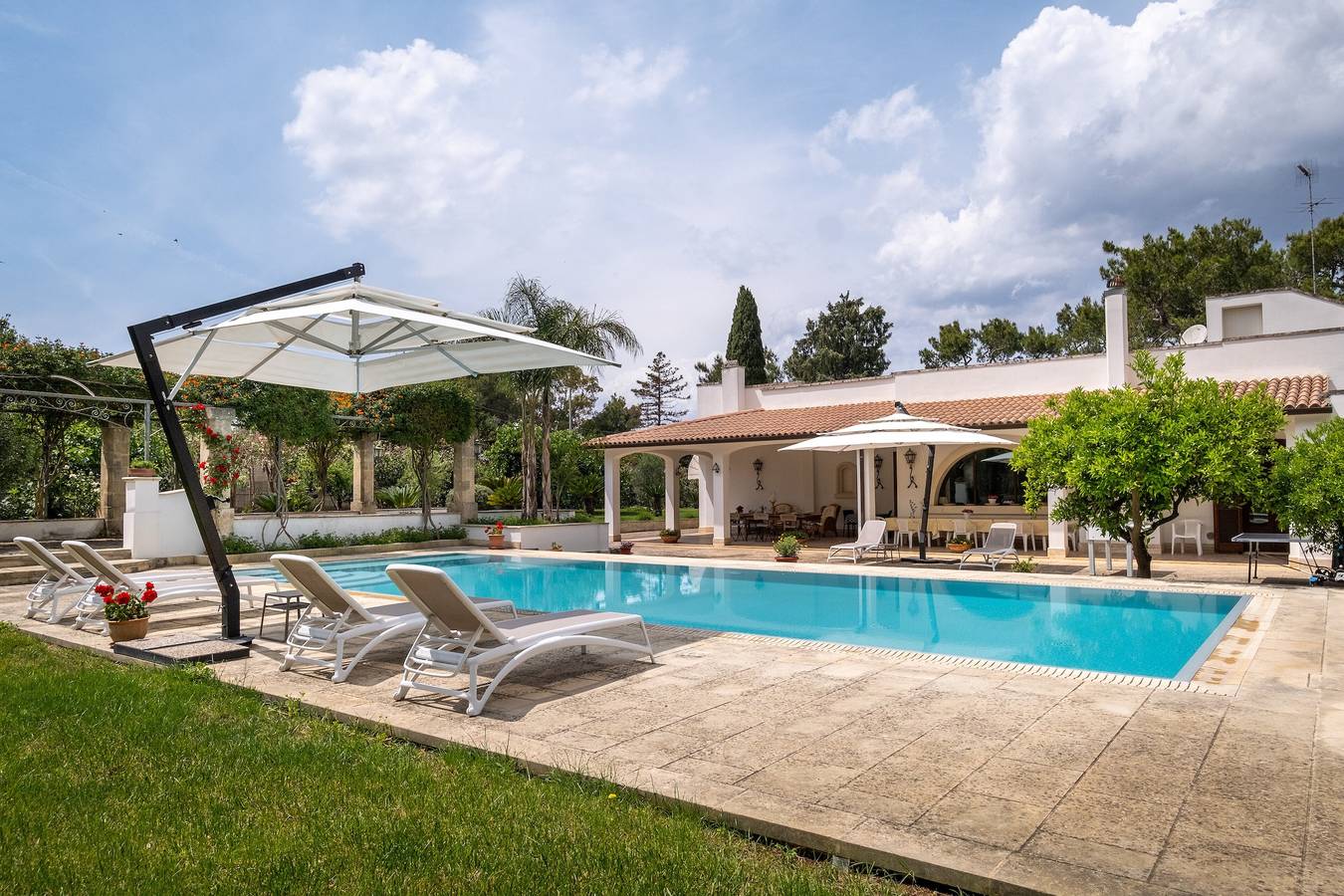 Villa 'Tenuta Il Carretto' con piscina privata, Wi-Fi e aria condizionata in Monteroni di Lecce, Provincia di Lecce