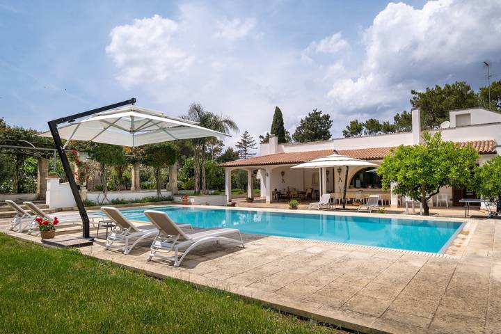 Villa 'Tenuta Il Carretto' con piscina privata, Wi-Fi e aria condizionata in Monteroni di Lecce, Provincia di Lecce
