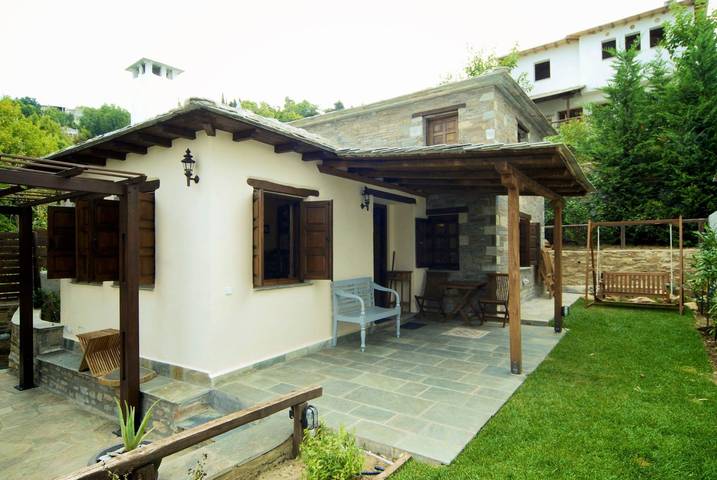Ferienhaus für 4 Personen, mit Meerblick und Balkon sowie Terrasse und Garten am Pilion