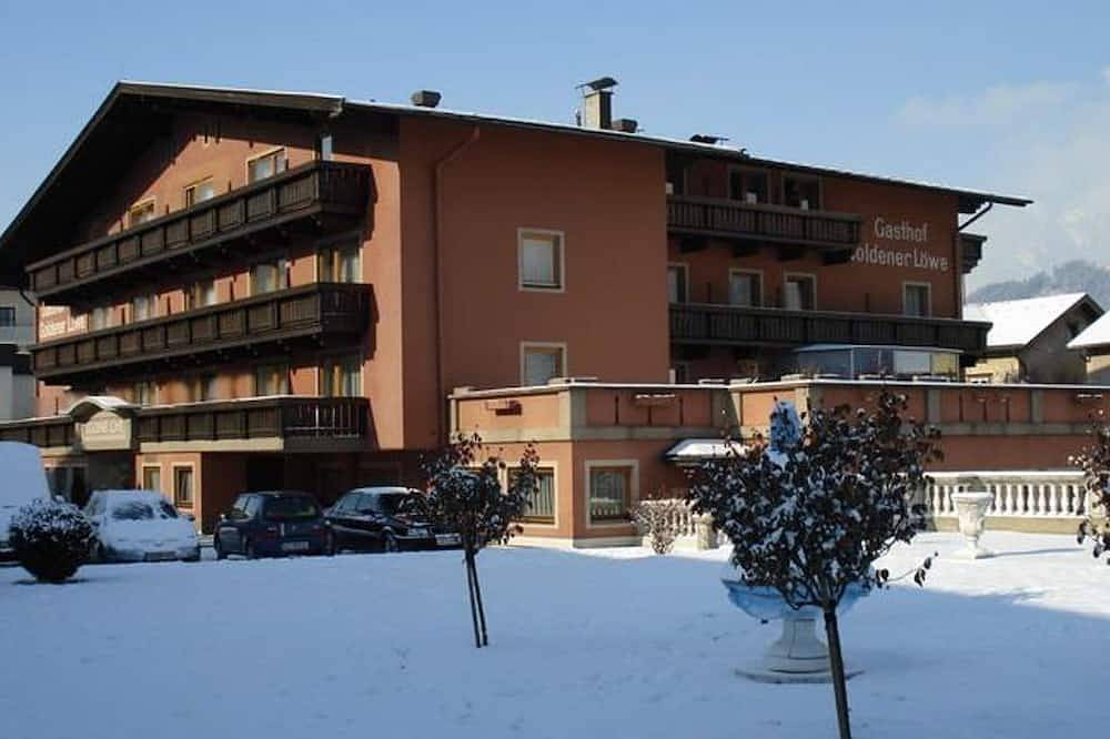 Four-bed room - Gasthof Goldener Löwe in Tux Alps, Schwaz