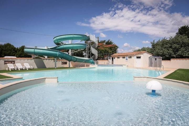 Mobil home pour 7 personnes, avec bassin pour enfant - 1