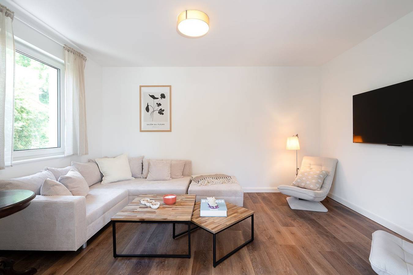 Ganze Wohnung, Geschmackvolle Ferienwohnung mit beheiztem Salzwasser-Pool, Terrasse und Sauna in Ratekau, Ostholstein