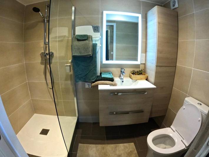 Gîte pour 3 personnes, avec vue et jardin, adapté aux familles à Camps-la-Source - 4