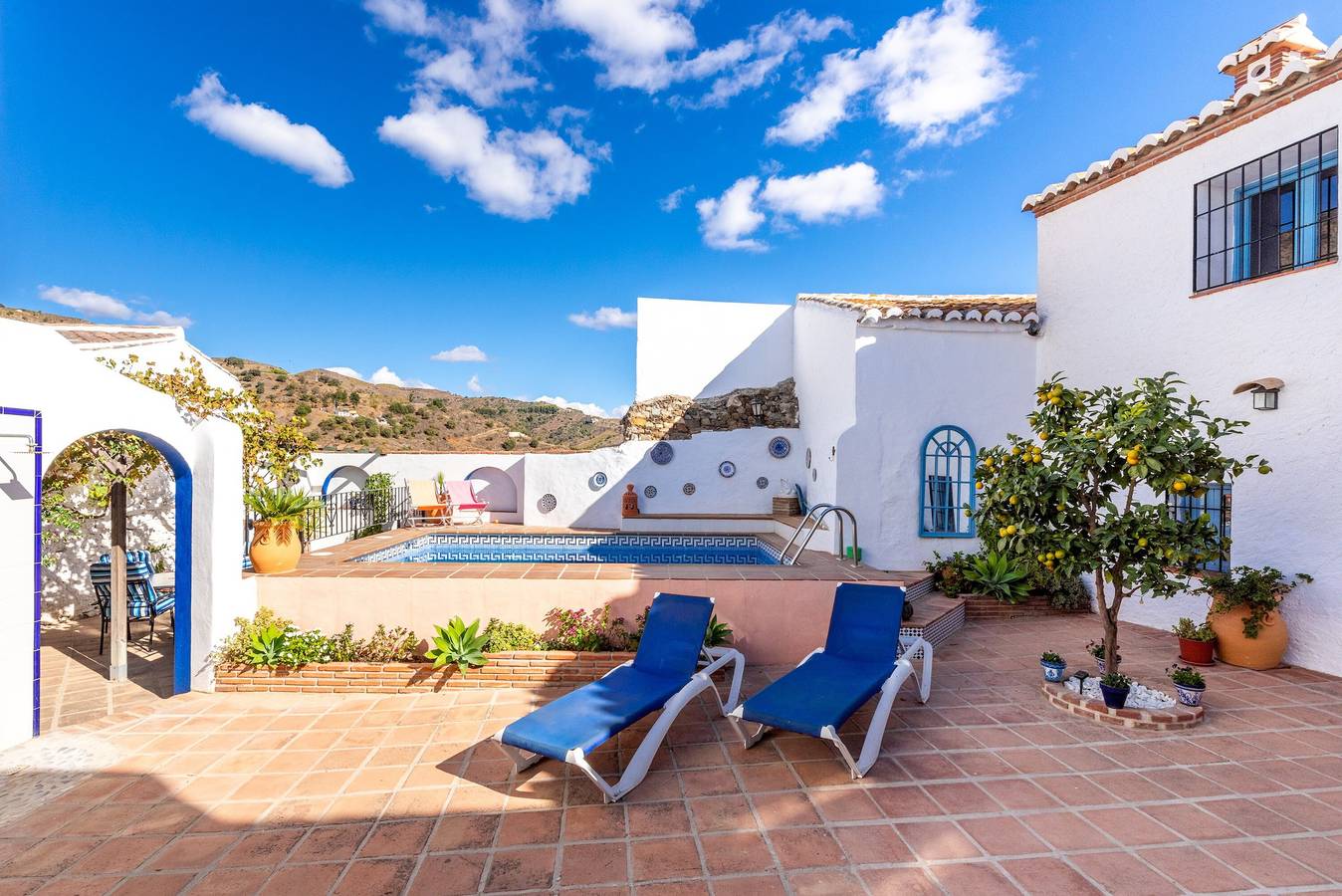 "Ländliches Dorf mit fantastischer Aussicht Cottage" mit Bergblick, Pool, Klimaanlage und Wlan in Moclinejo, Costa del Sol
