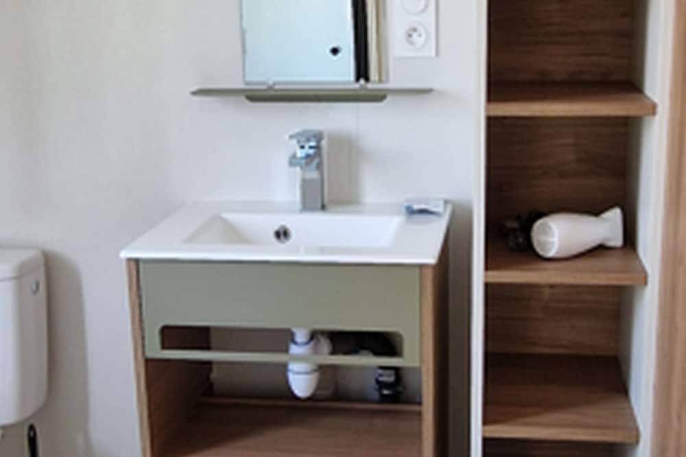 Cozy mobile home for 2 with equipped kitchen in Pordic, Côte de Goëlo