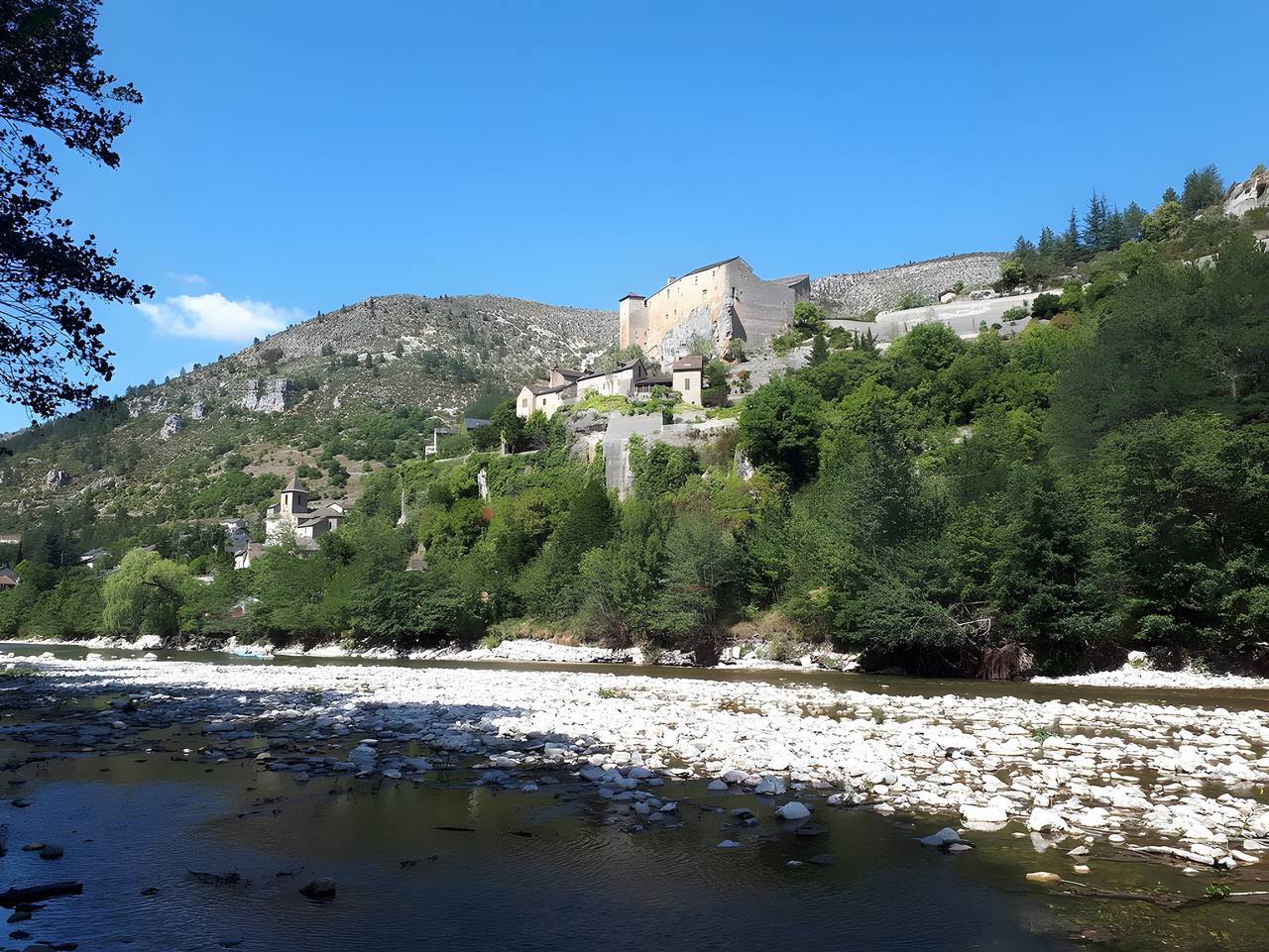 Gîte « Le Vignou » à Ste-Enimie : Vue montagne, Terrasse privée et Wi-Fi in Gorges du Tarn Causses, Parc national des Cévennes
