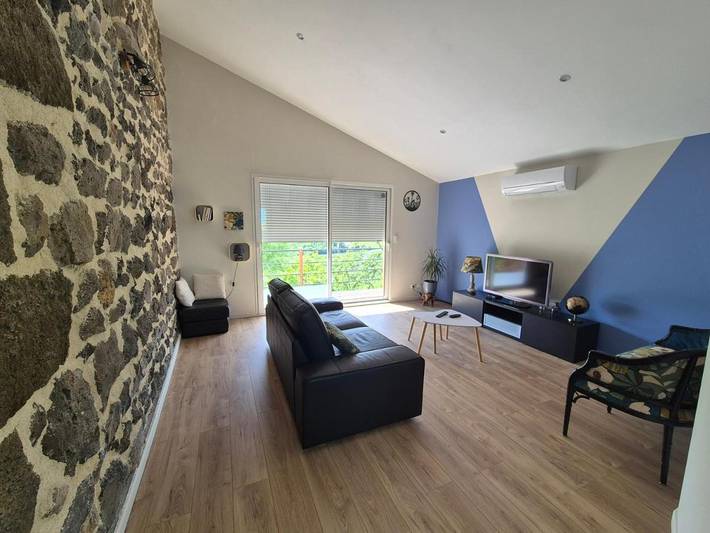 Location de vacances pour 4 personnes, avec vue et jardin à Polignac - 4