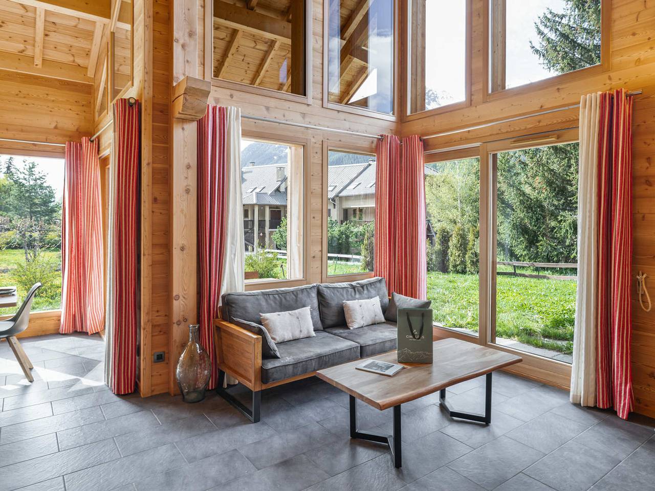 Chalet luminoso con jacuzzi y sala de juegos in Le Monêtier-les-Bains, Serre Chevalier