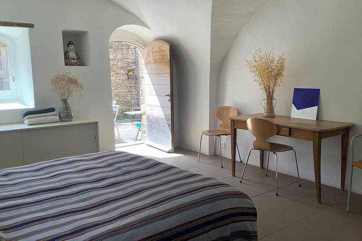 Charming country house, all comforts, pets welcome, 3 km from Ménerbes. in Ménerbes, Regionaler Naturpark Luberon