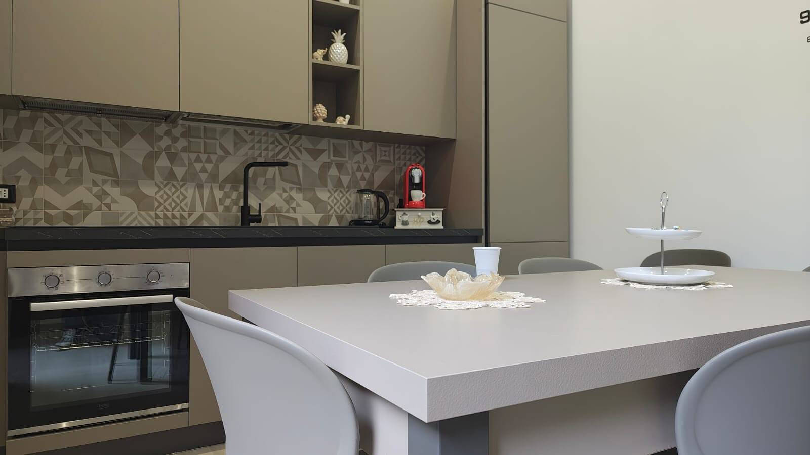 Apartamento entero, Apartamento 'Perla Dell'Etna - Planta Baja' con Terraza Compartida, Wi-Fi y Aire Acondicionado in Zafferana Etnea, Etna