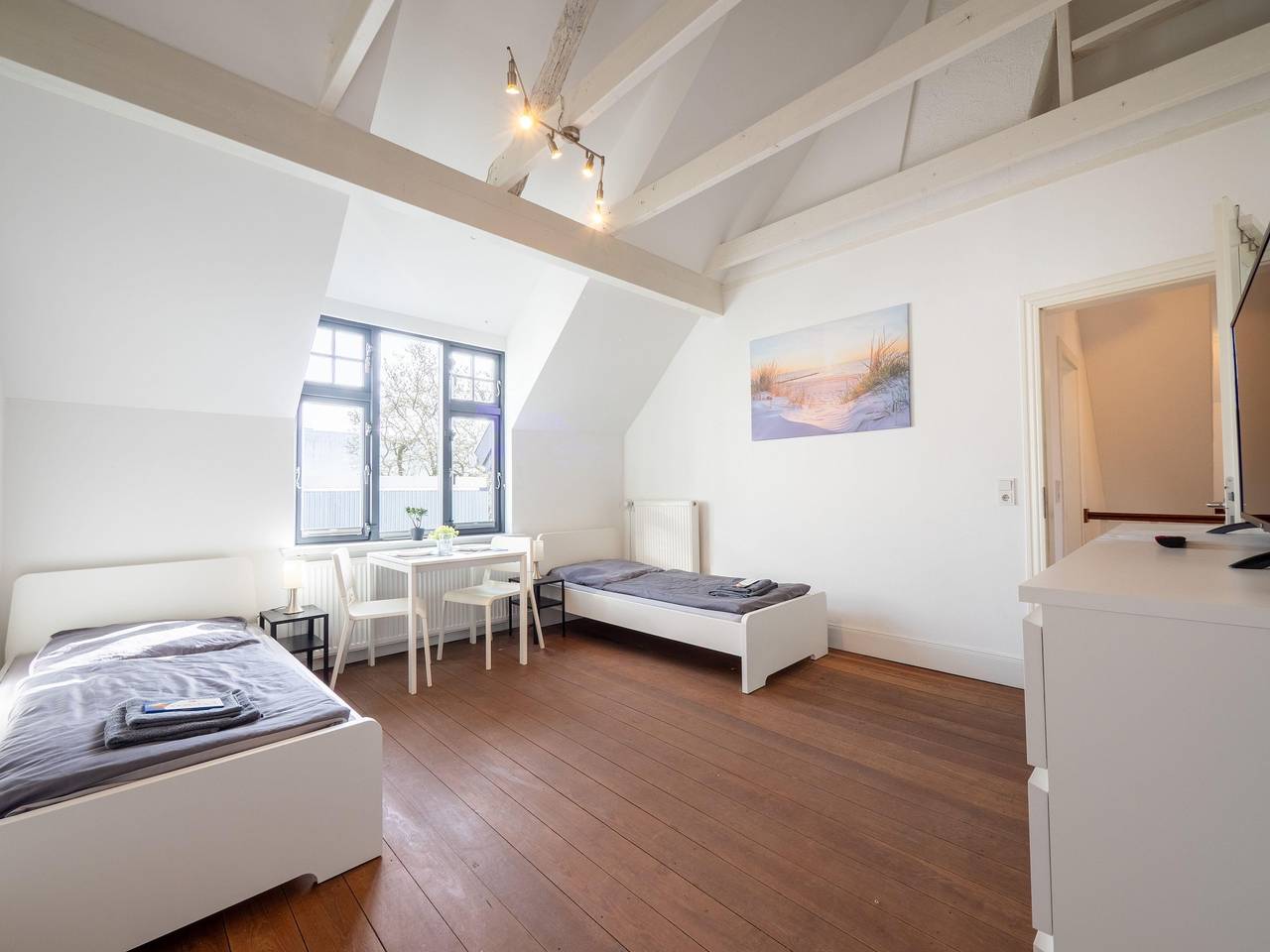 Ganze Ferienwohnung, Große Monteurwohnung in Villa - 4 Zimmer (8 Personen), Wlan, Tv, Küche - Ahrensburg Nähe Hamburg in Ahrensburg, Kreis Stormarn