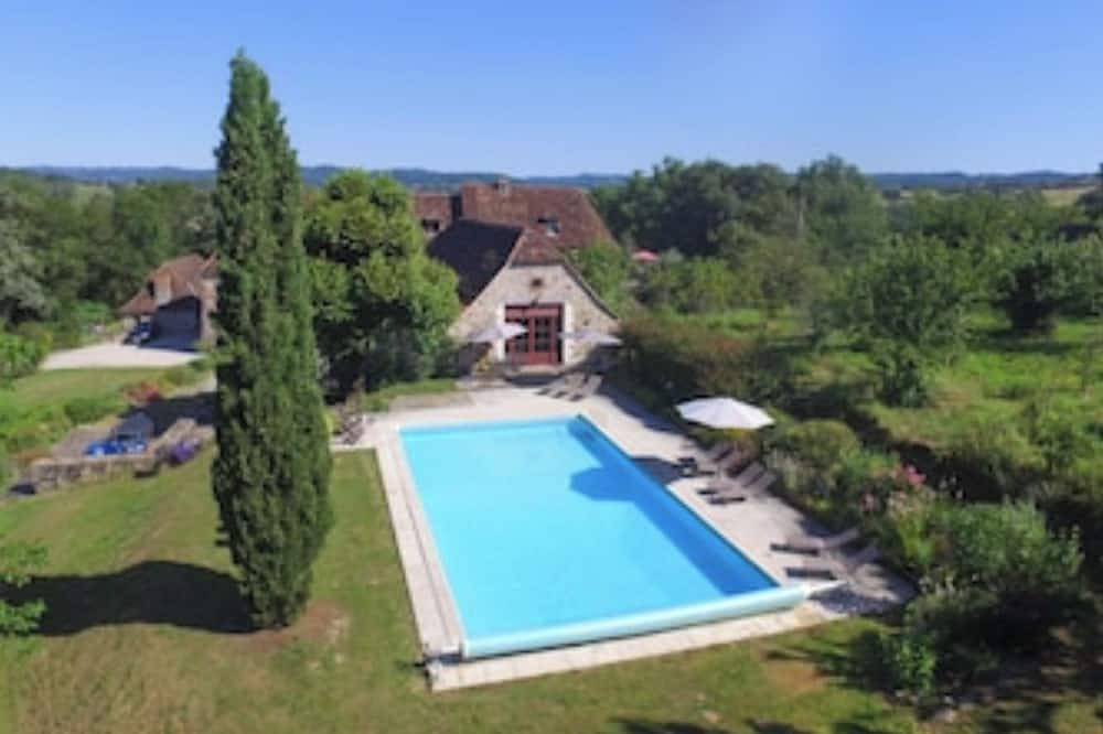 Casa de 6 habitaciones en propiedad grande con piscina y jardín, sala de juegos in Curemonte, Brive-la-Gaillarde region