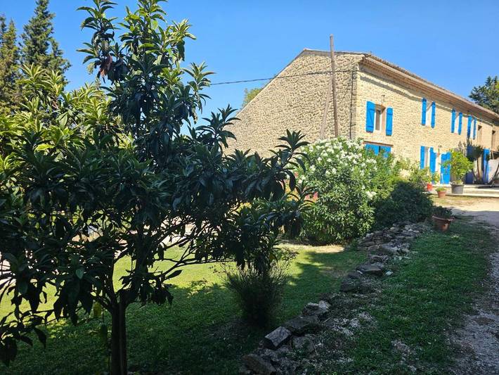 Location de vacances pour 15 personnes, avec jacuzzi ainsi que piscine et jardin à Bollène - 3