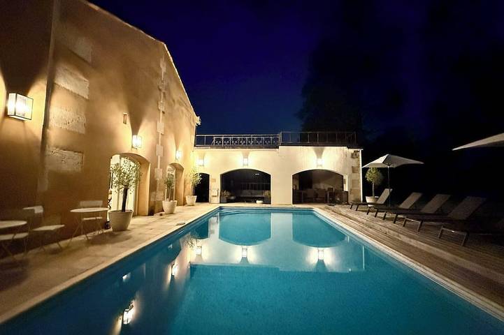 Location de vacances pour 7 personnes, avec piscine à Burie